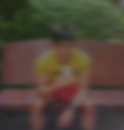 钱杰晗在婚介所公司征婚相亲的照片