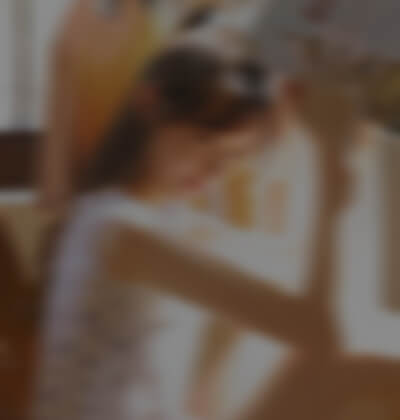 王琳琳在婚介所公司征婚相亲的照片