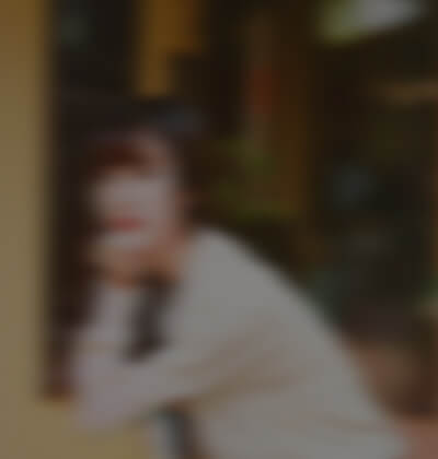 张薇薇在婚介所公司征婚相亲的照片