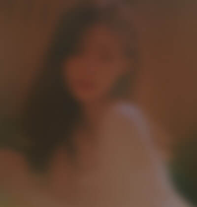 杨女士在婚介所公司征婚相亲的照片