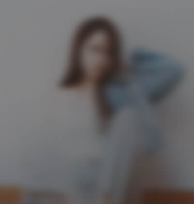 伏女士在婚介所公司征婚相亲的照片